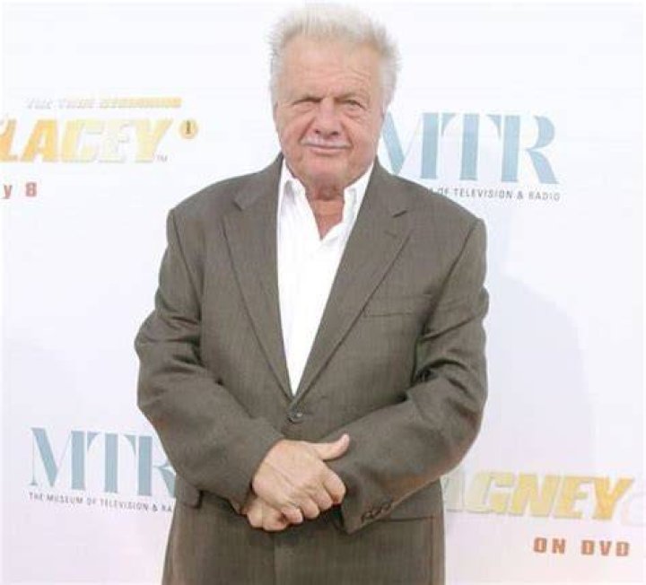 John Karlen Net Worth